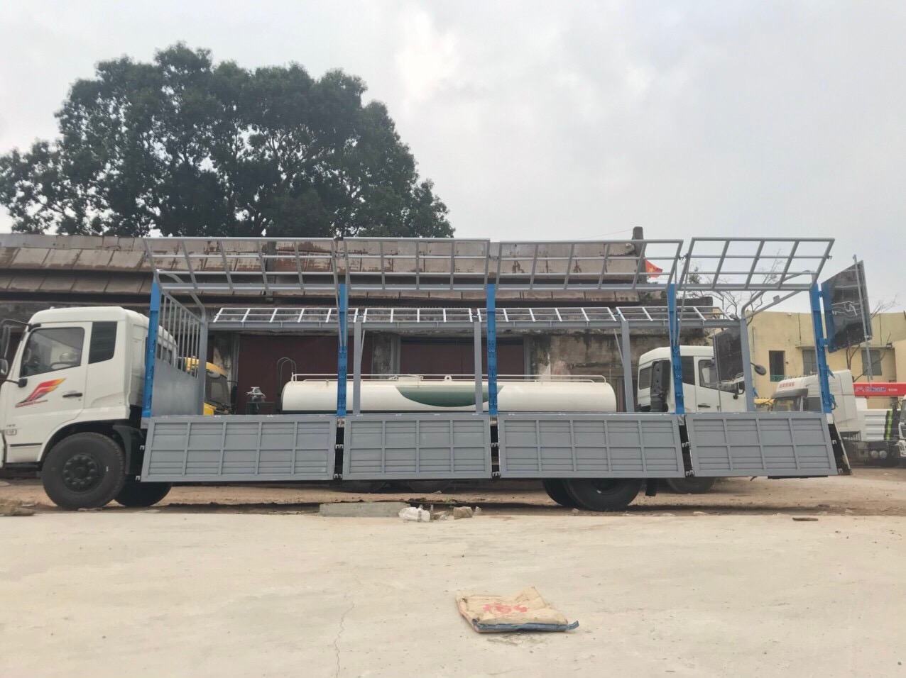 vận chuyển hàng hóa với xe mở full sườn 