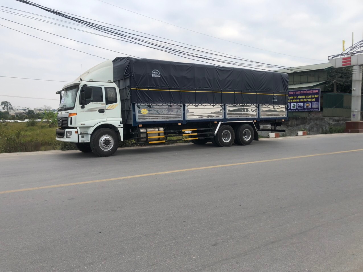 Xe tải 15 tấn thùng bạt mở full sườn dài 9m7