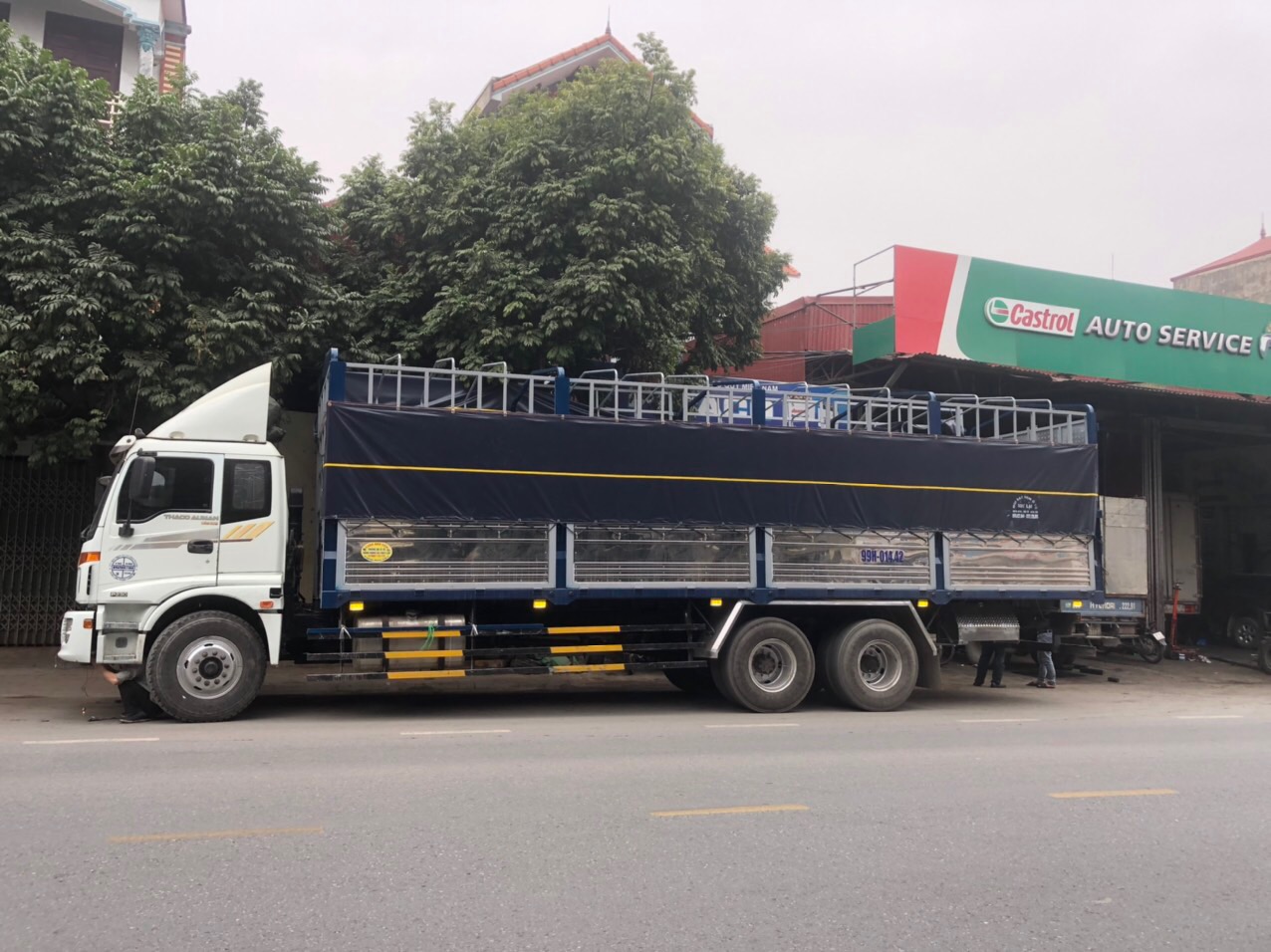 Xe tải thùng bạt dài 9m7