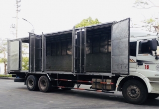 xe thùng dài 9m5 mở sườn 
