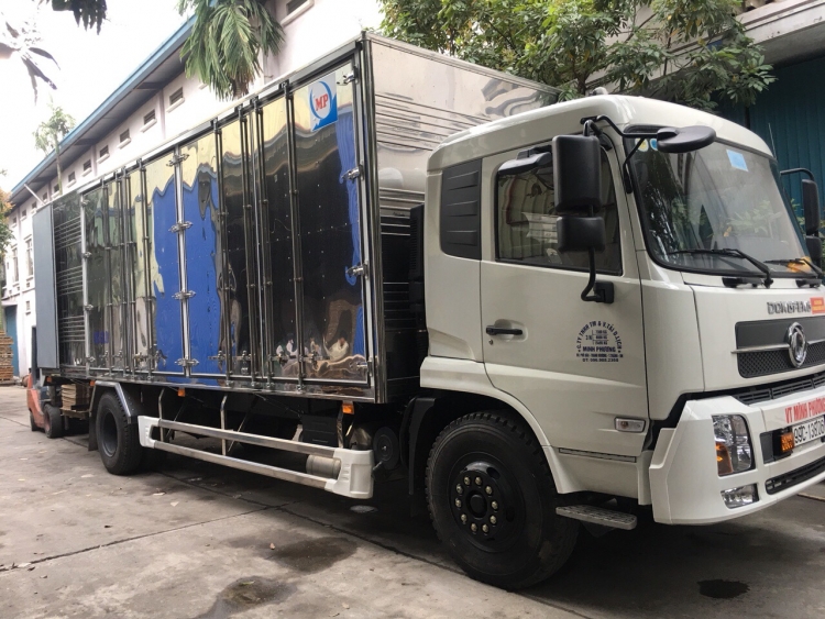 Nhận Vận chuyển hàng hóa với xe 8 tấn thùng kín dài 8m1 